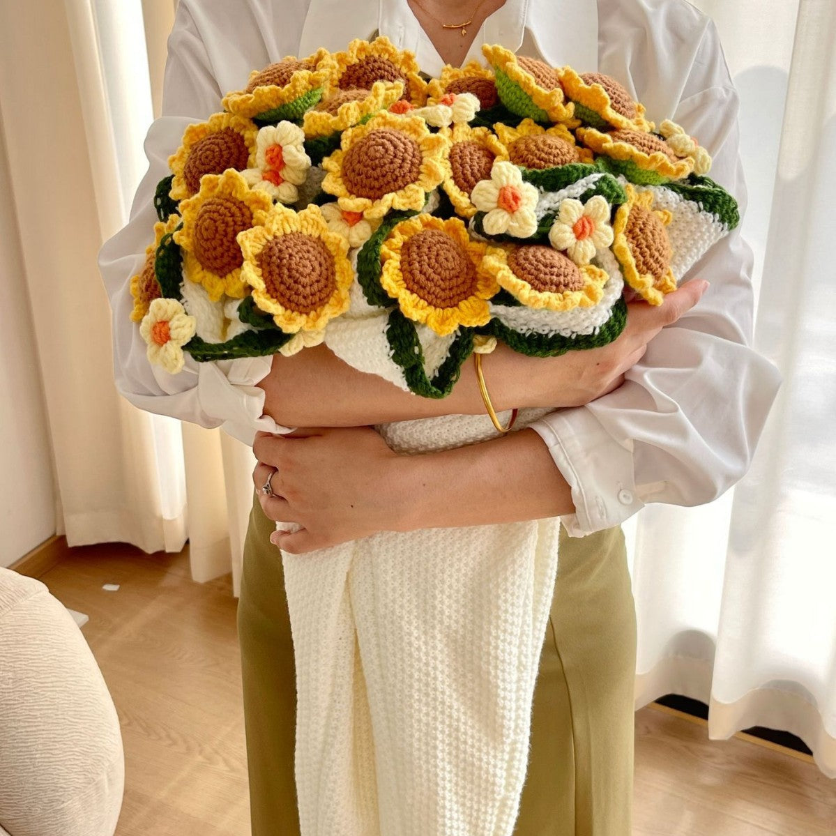 Forever Bloom Crochet Bouquet Blanket – 2-in-1 Flower Gift & Cozy Throw